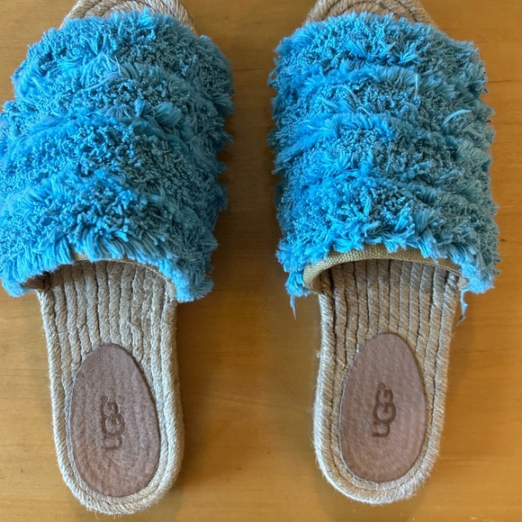 Ugg slippers size 7 - Picture 6 of 6
